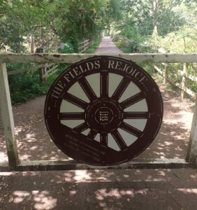 Gateway sign in the shape of a rail carriage wheel